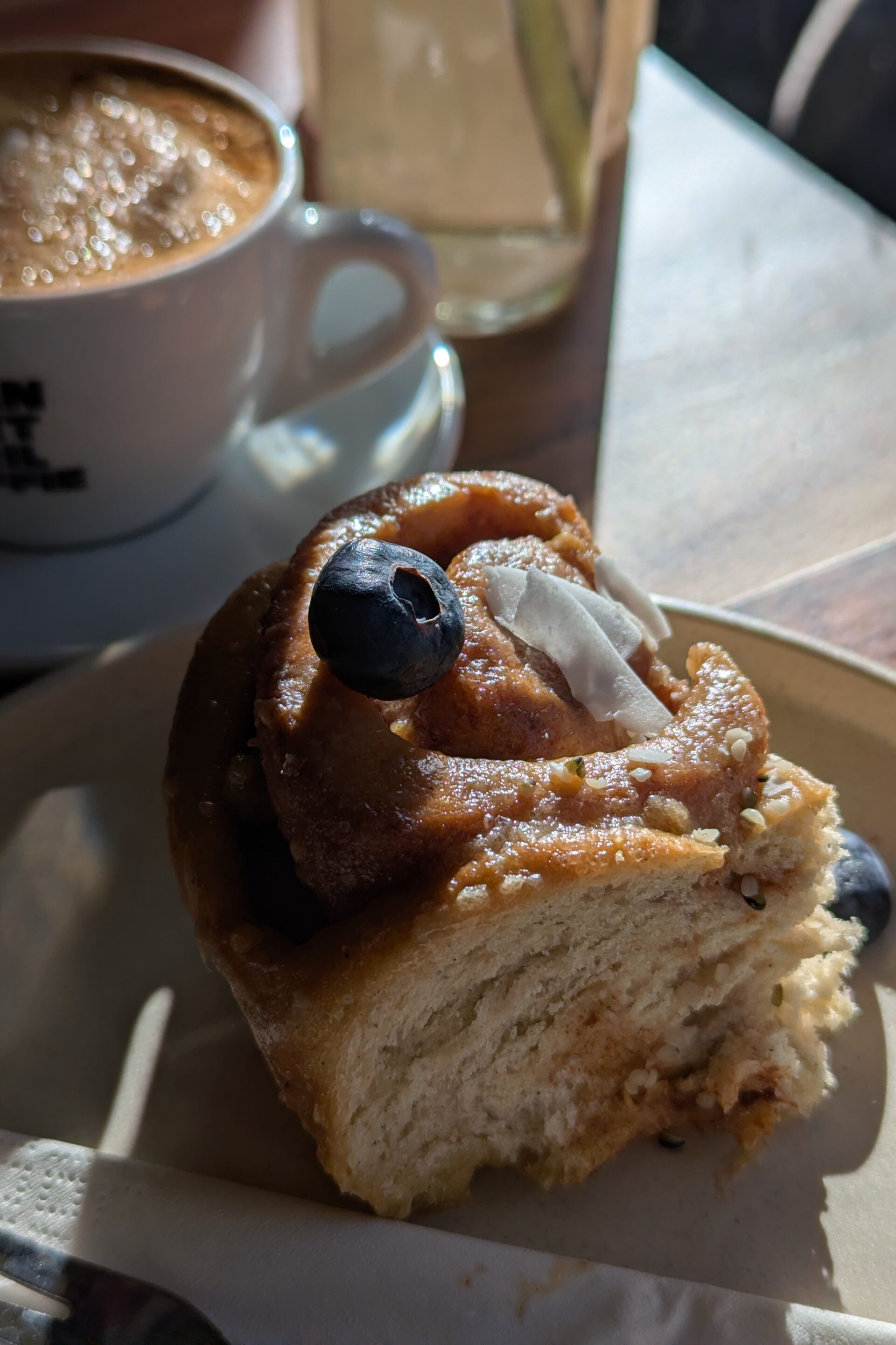 A-girls-passport-travel-blog-europe-netherlands-coffee-cinnamonbun