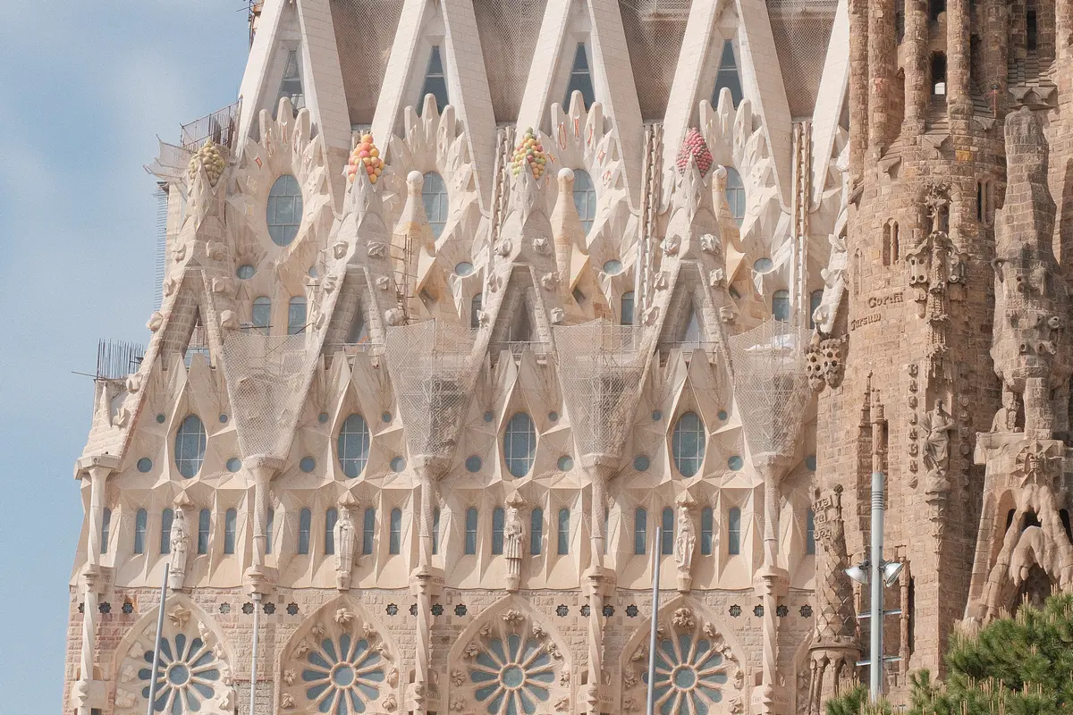 a-girls-passport-travel-blog-europe-spain-barcelona-sagrada-familia-facade-front-2