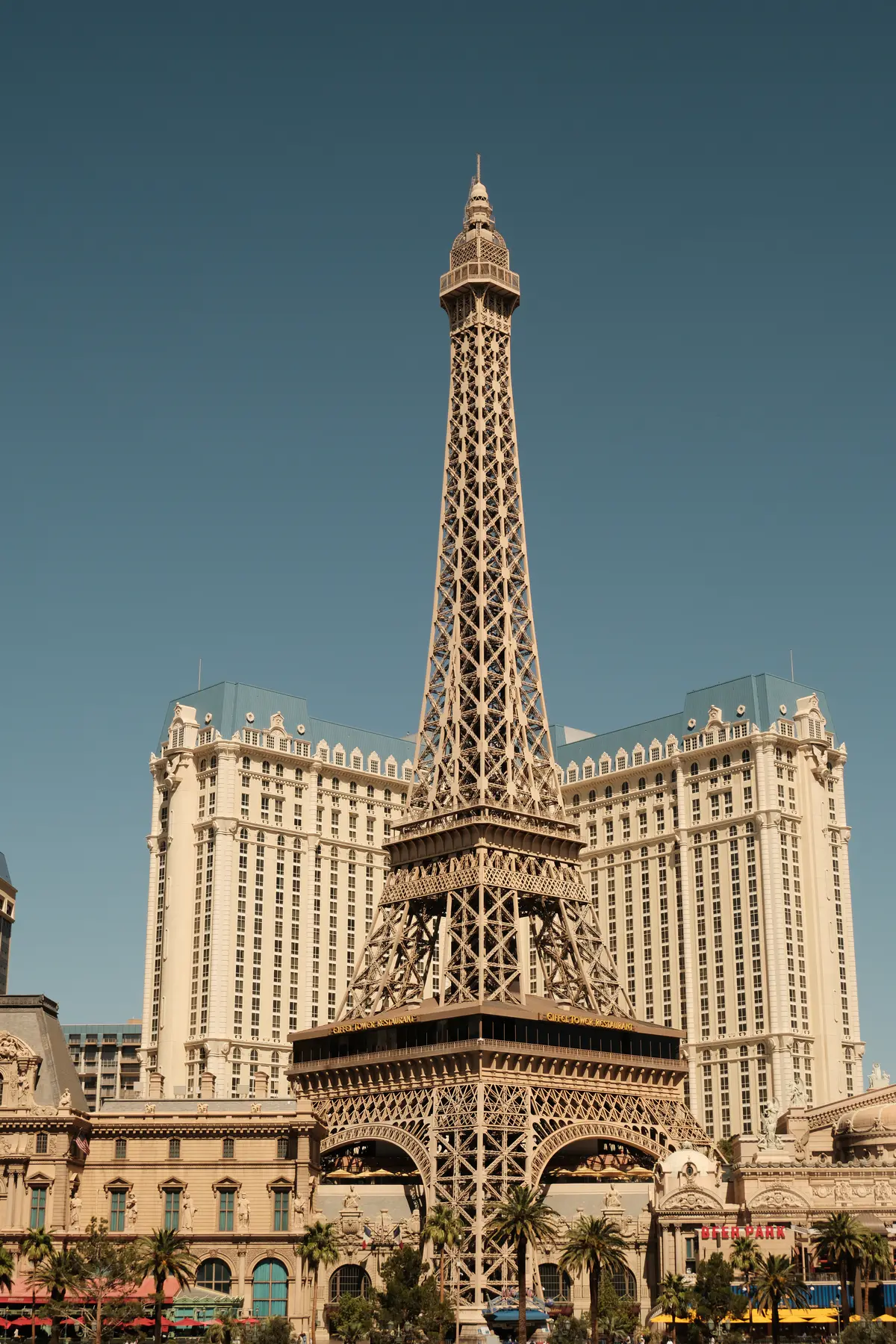 A-girls-passport-travel-blog-north-america-usa-nevada-lasvegas-paris-restaurant