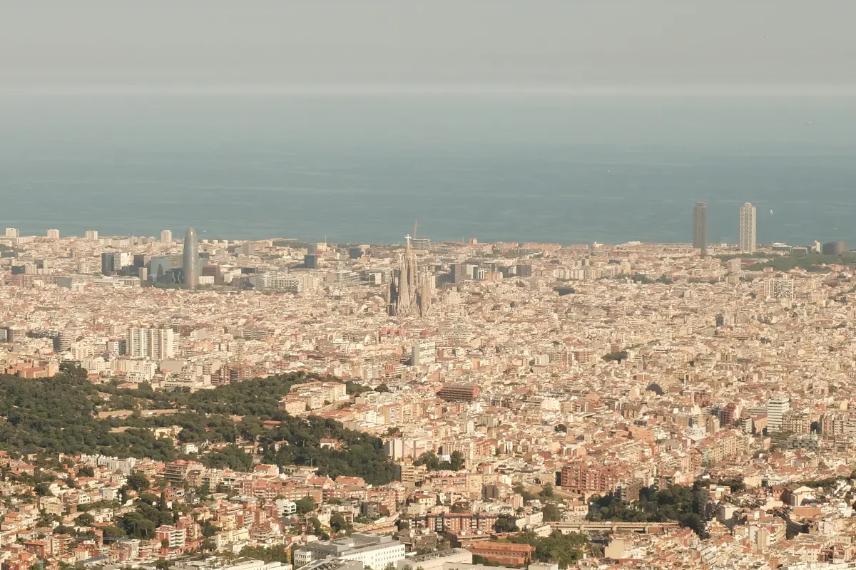 a-girls-passport-travel-blog-europe-spain-barcelona-temple-sacred-heart-jesus-view-c