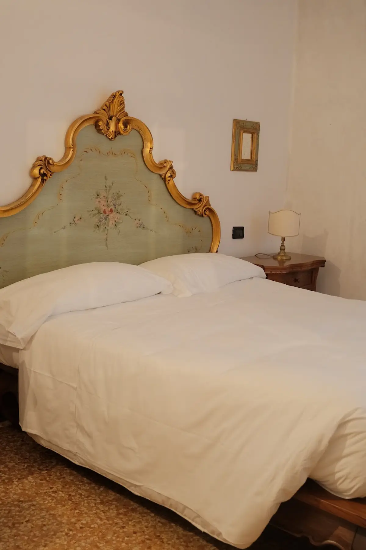 a-girls-passport-travel-blog-europe-italy-venice-hotel-bed-overview